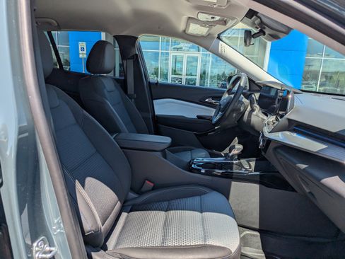 Certified 2026 Chevrolet Trax LT w/ LT Convenience Package FWD image 36