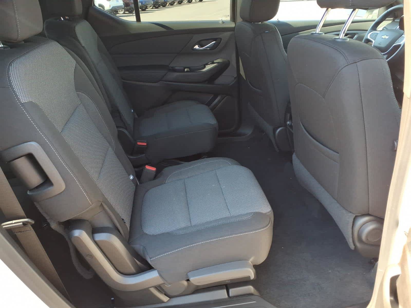 Used 2023 Chevrolet Traverse LT FWD image 18