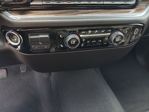 Certified 2025 Chevrolet Silverado 1500 LT AWD/4WD image 21
