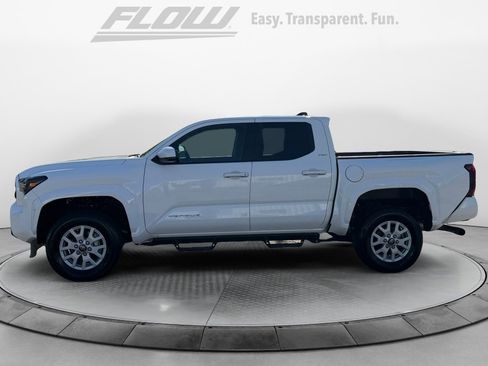Used 2025 Toyota Tacoma SR5 AWD/4WD image 5