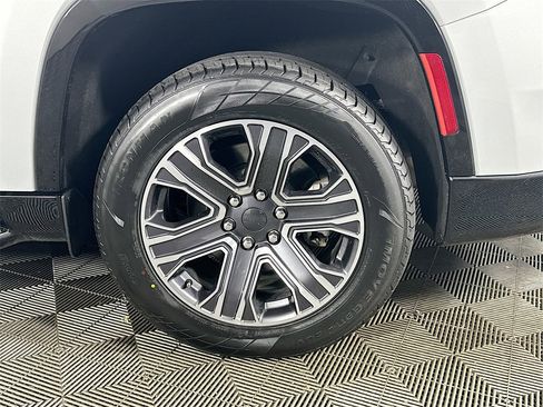 Used 2024 Jeep Wagoneer L Series II w/ Flexible Seating Group image 34