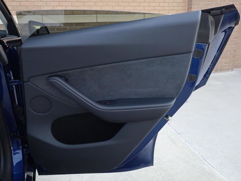 Used 2024 Tesla Model Y Long Range AWD/4WD image 23