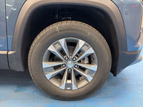 New 2026 Chevrolet Equinox LT w/ Convenience Package II AWD/4WD image 3