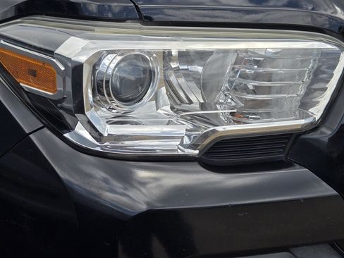 Used 2020 Toyota Tacoma SR5 RWD image 6
