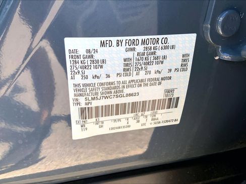 Used 2025 Lincoln Aviator Reserve w/ Luxury Package RWD image 37