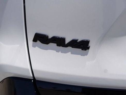Used 2023 Toyota RAV4 XSE AWD/4WD image 9