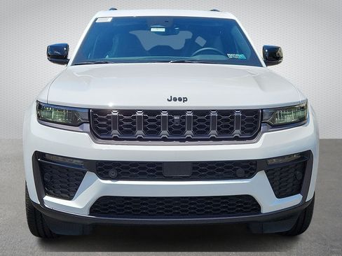 New 2026 Jeep Grand Cherokee Limited AWD/4WD image 2
