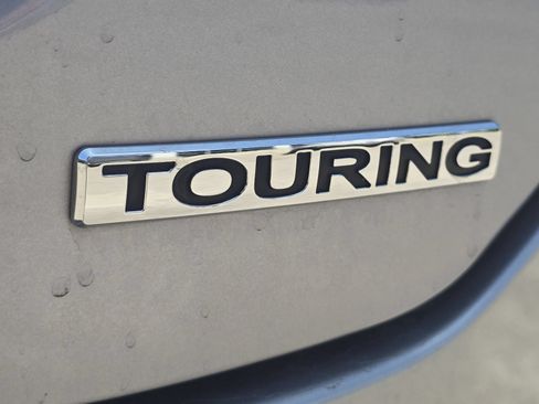 Used 2024 Honda Pilot Touring image 13