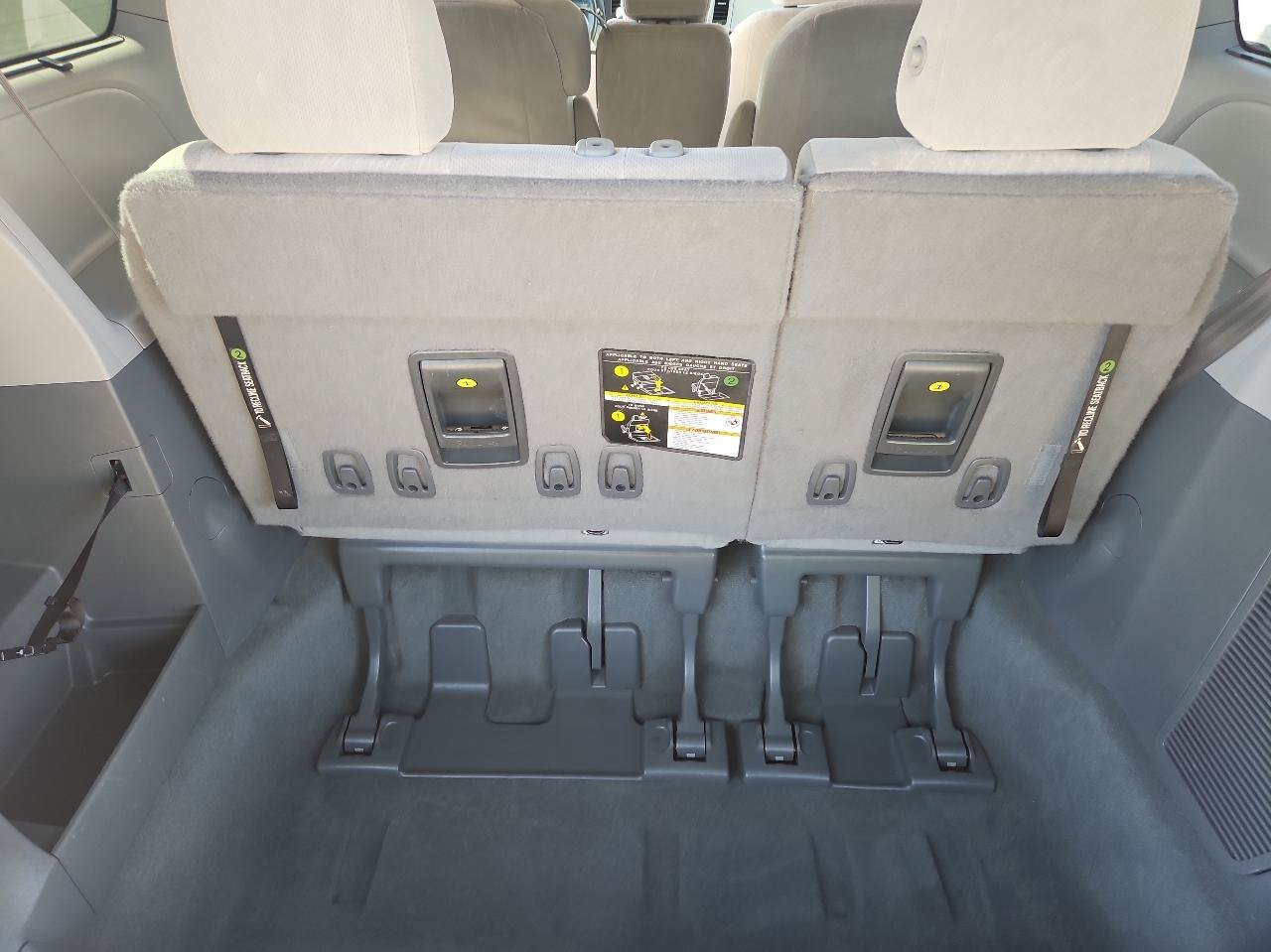 Used 2020 Toyota Sienna LE FWD image 39