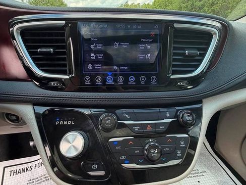 Used 2017 Chrysler Pacifica Limited FWD image 18