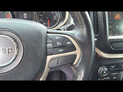 Used 2016 Jeep Cherokee Latitude w/ Cold Weather Group AWD/4WD image 15