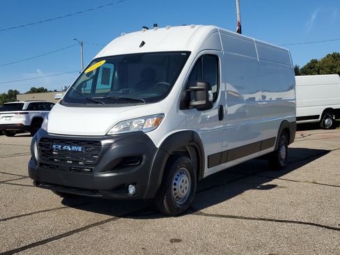 Used 2025 RAM ProMaster 2500 w/ Convenience Group image 2