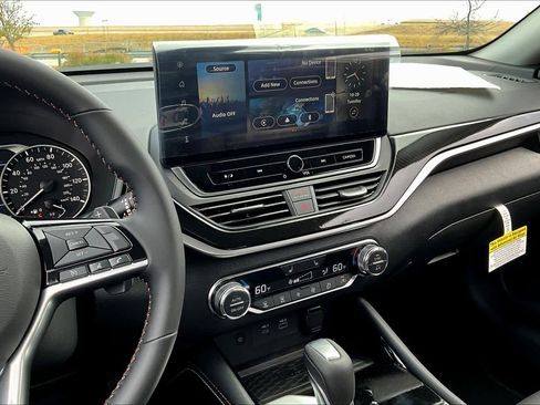 New 2025 Nissan Altima 2.5 SR image 6