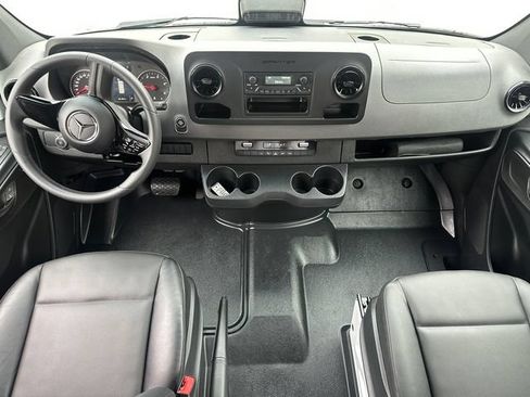 Used 2025 Mercedes-Benz Sprinter 2500 image 19
