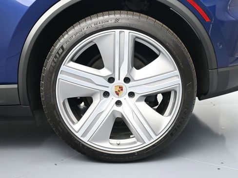 Used 2024 Porsche Macan 4 Electric AWD/4WD image 18
