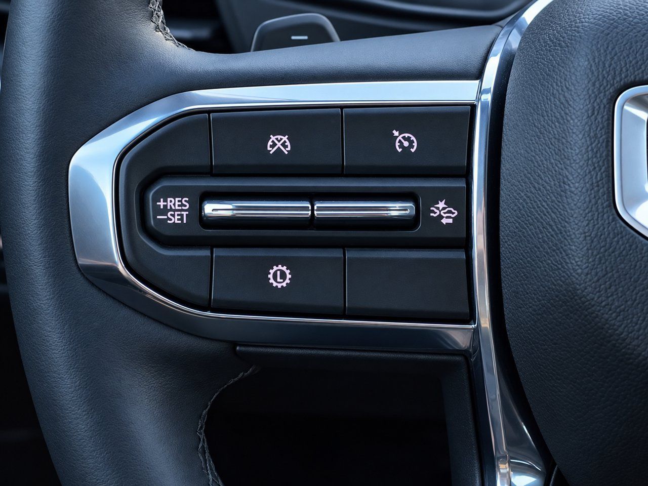 Used 2025 GMC Terrain Elevation w/ Elevation Premium Package FWD image 19