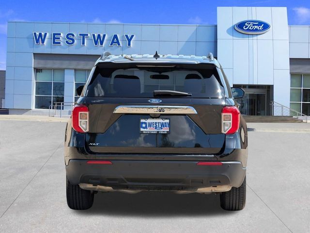 Used 2024 Ford Explorer XLT RWD image 4