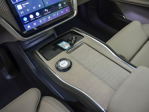 New 2025 Volvo EX90 Plus image 26