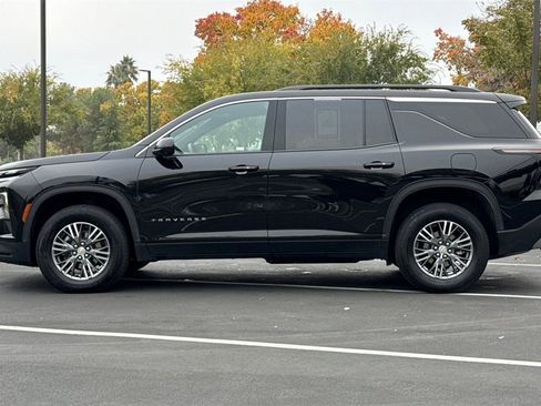 Used 2024 Chevrolet Traverse LT image 13