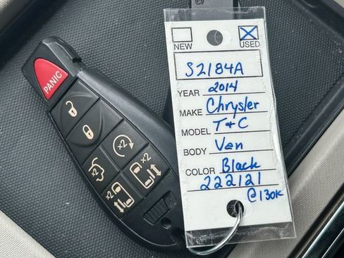 Used 2014 Chrysler Town & Country Touring-L w/ Driver Convenience Group image 31