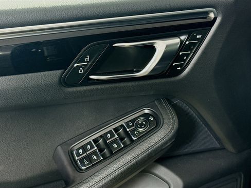 Used 2024 Porsche Macan image 24