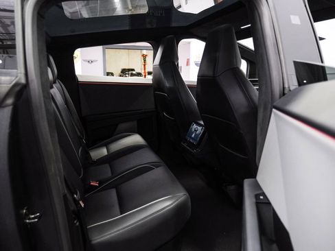 Used 2025 Tesla Cybertruck AWD Crew Cab image 40
