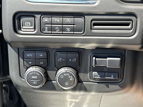 Used 2024 Chevrolet Tahoe Z71 w/ Off-Road Capability Package image 17