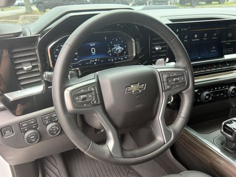 Used 2023 Chevrolet Silverado 1500 LT Trail Boss w/ Convenience Package II AWD/4WD image 17