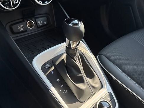 New 2025 Hyundai Venue Limited image 13