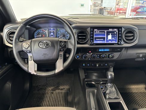 Used 2022 Toyota Tacoma TRD Sport w/ Technology Package AWD/4WD image 8