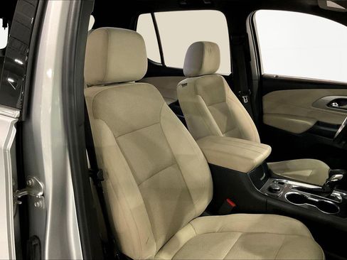 Used 2022 Chevrolet Traverse LS FWD image 29