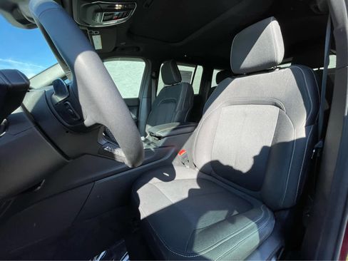 Used 2025 Jeep Grand Cherokee Laredo X w/ Luxury Tech Group I image 23