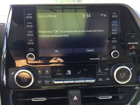 Used 2020 Toyota Highlander XLE FWD image 26