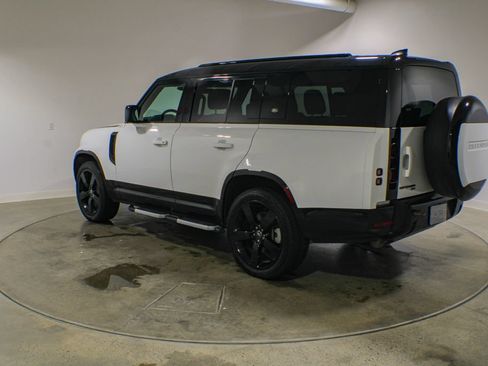 Used 2023 Land Rover Defender 130 X-Dynamic SE AWD/4WD image 4