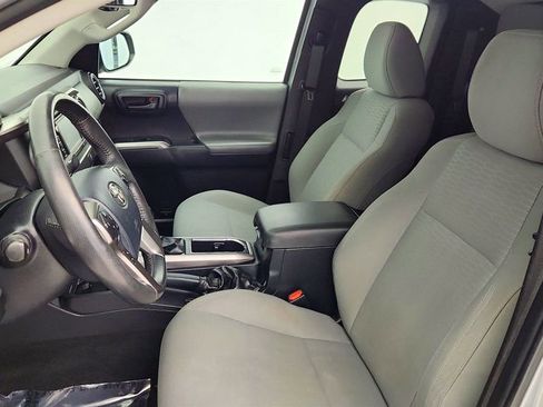 Used 2018 Toyota Tacoma SR5 RWD image 19
