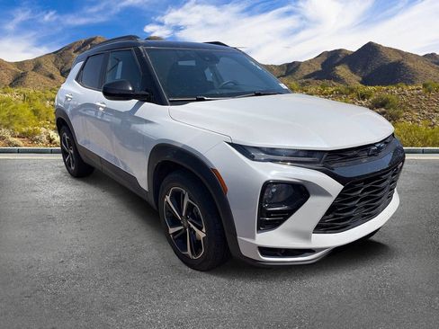 Used 2021 Chevrolet TrailBlazer RS w/ Technology Package FWD image 3