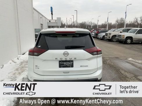 Used 2024 Nissan Rogue SV image 6