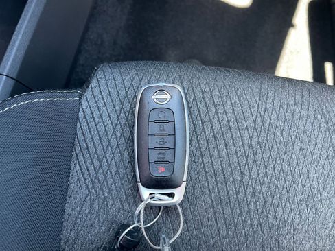 Used 2025 Nissan Rogue SV AWD/4WD image 21