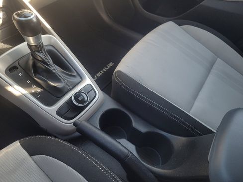 Used 2022 Hyundai Venue SEL FWD image 26