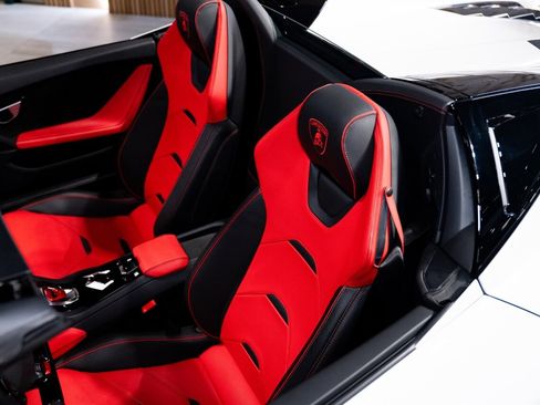 Used 2023 Lamborghini Huracan EVO image 11