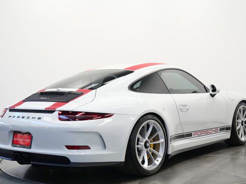 Used 2016 Porsche 911 R RWD image 9