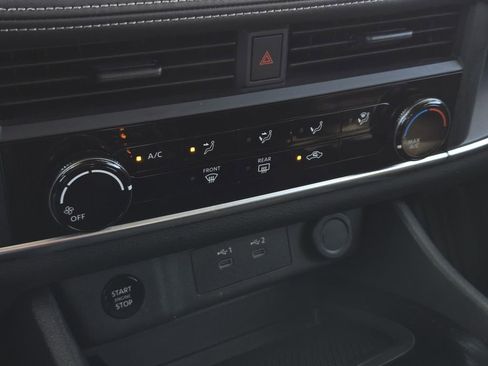 Used 2025 Nissan Rogue S image 21