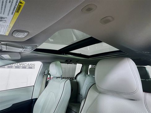 Used 2020 Chrysler Pacifica Limited image 22