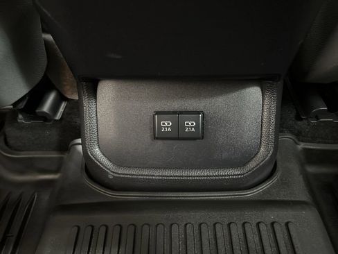 Used 2021 Toyota Highlander XLE image 30