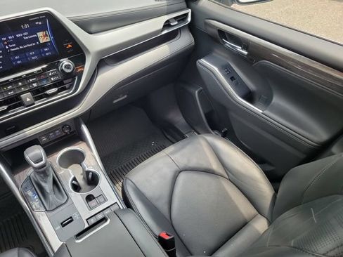 Used 2022 Toyota Highlander Platinum AWD/4WD image 11