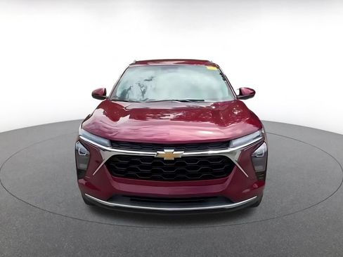 Used 2025 Chevrolet Trax LT FWD image 4