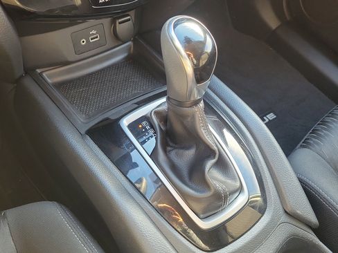 Used 2019 Nissan Rogue SV image 36