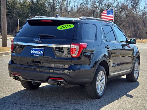 Used 2018 Ford Explorer XLT image 3