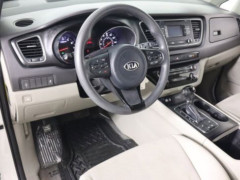 Used 2016 Kia Sedona LX w/ LX Convenience Package image 9