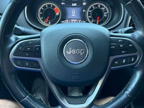 Used 2021 Jeep Cherokee Limited AWD/4WD image 8